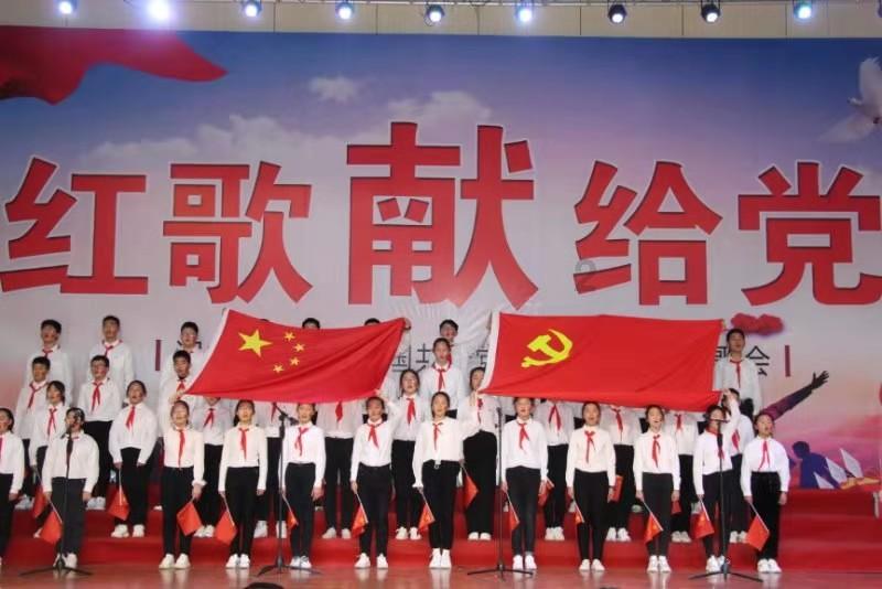 为什么群里的人把我设置了停止说话是不喜欢我在群里说话，还是怕我说错话呢麻烦呢我不懂呢大家帮帮我吧？游戏画面